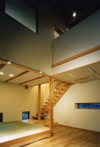 居間の吹抜と畳の間